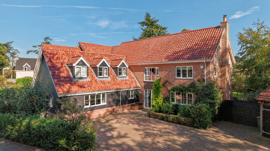 Property photo 1 of 33