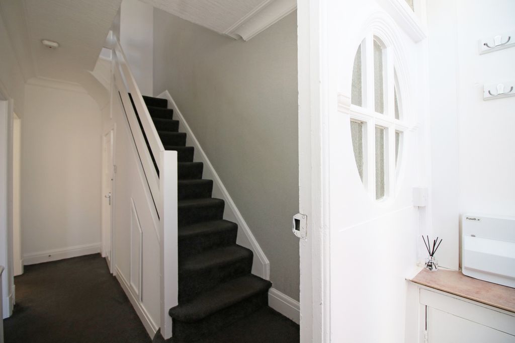 Property photo 2 of 35