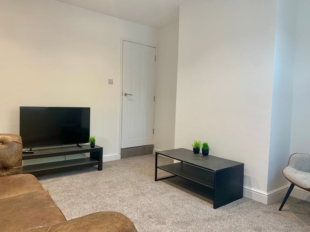 Property photo 3 of 10 Living Room