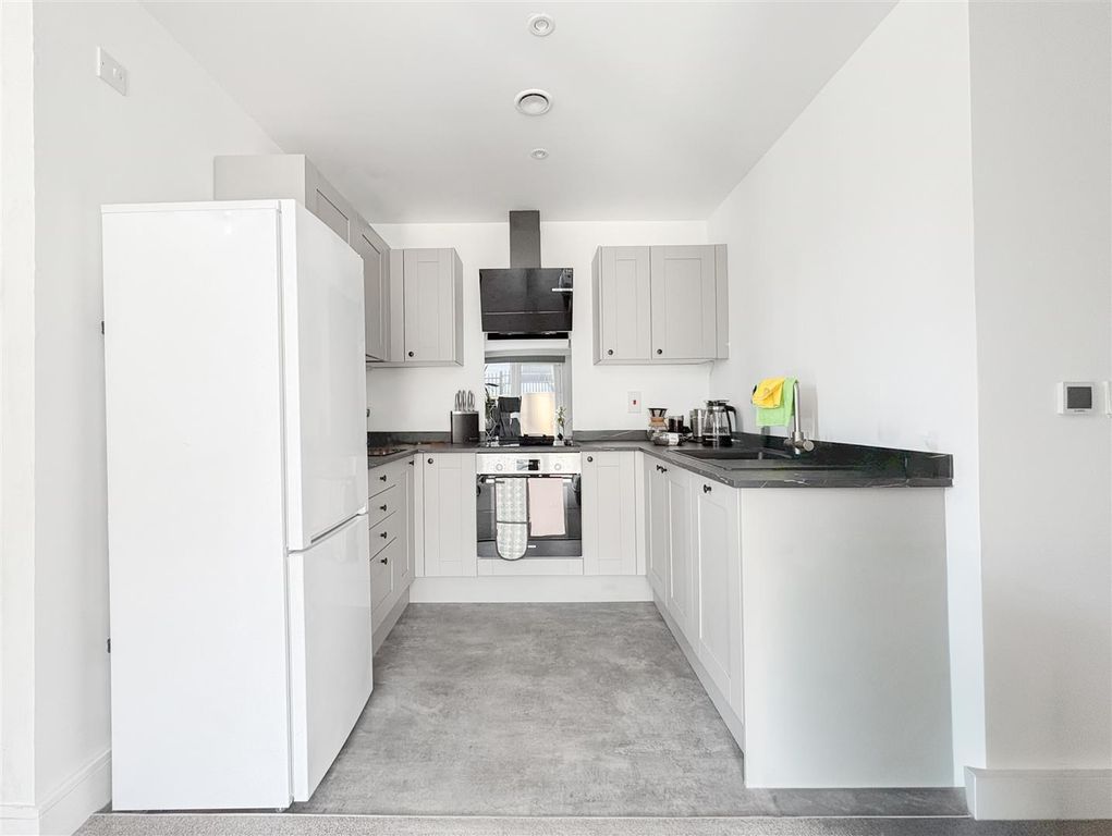 Property photo 3 of 14 Kitchen