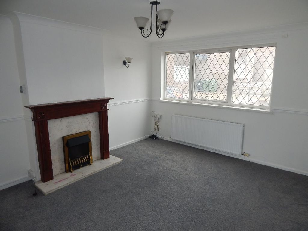 Property photo 3 of 19 Living Room
