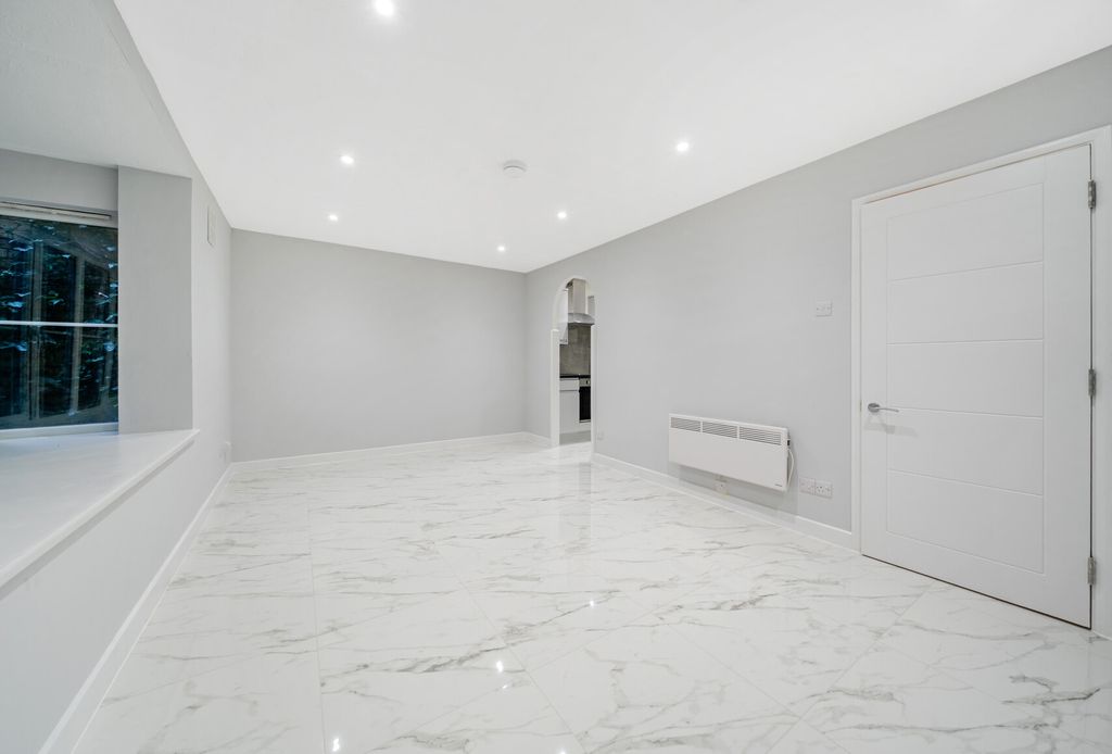 Property photo 1 of 10 1365826-7-68E7c6F...