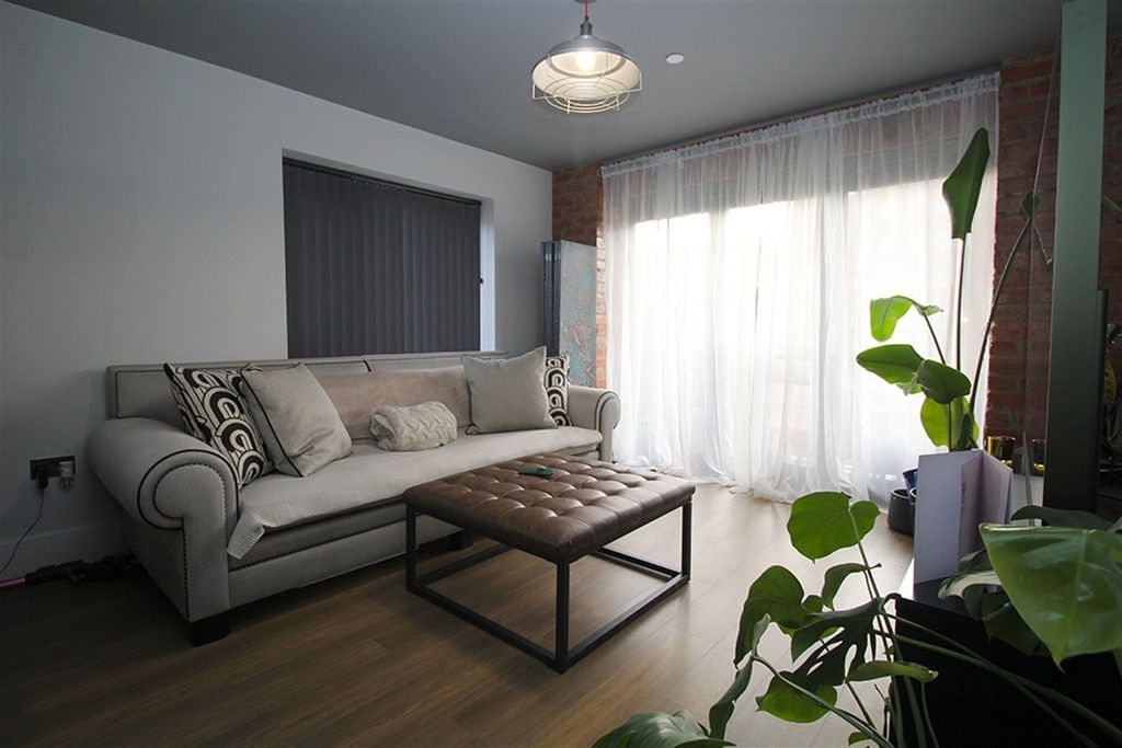 Property photo 3 of 19 Lounge Area