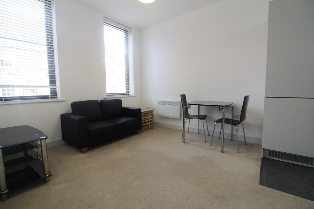 Property photo 2 of 5 Furnished Lounge