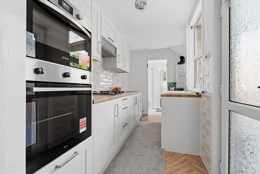 Property photo 2 of 18 Kitchen