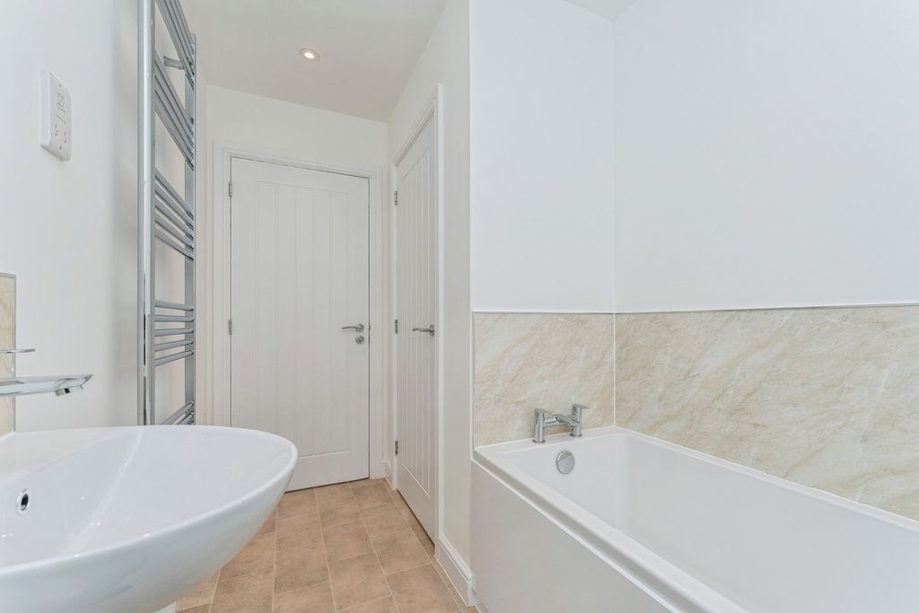 Property photo 2 of 13 Bathroom