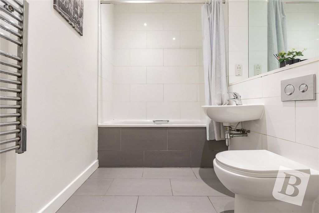 Property photo 3 of 20 Bathroom