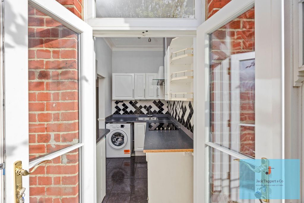 Property photo 3 of 20 Kitchen