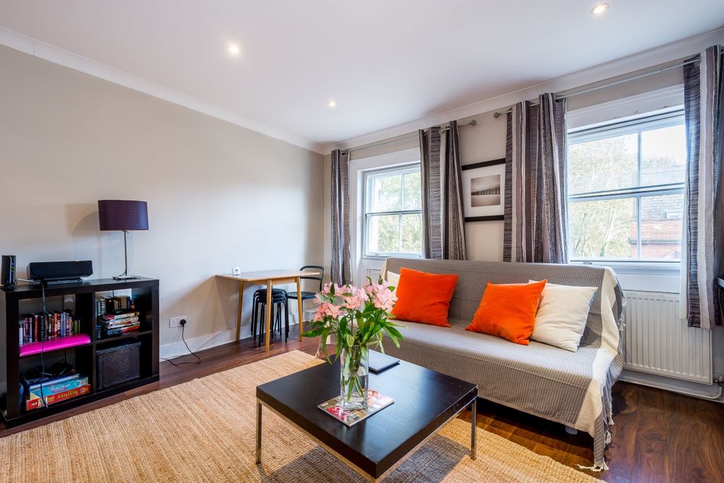 Property photo 1 of 6 Upper Street