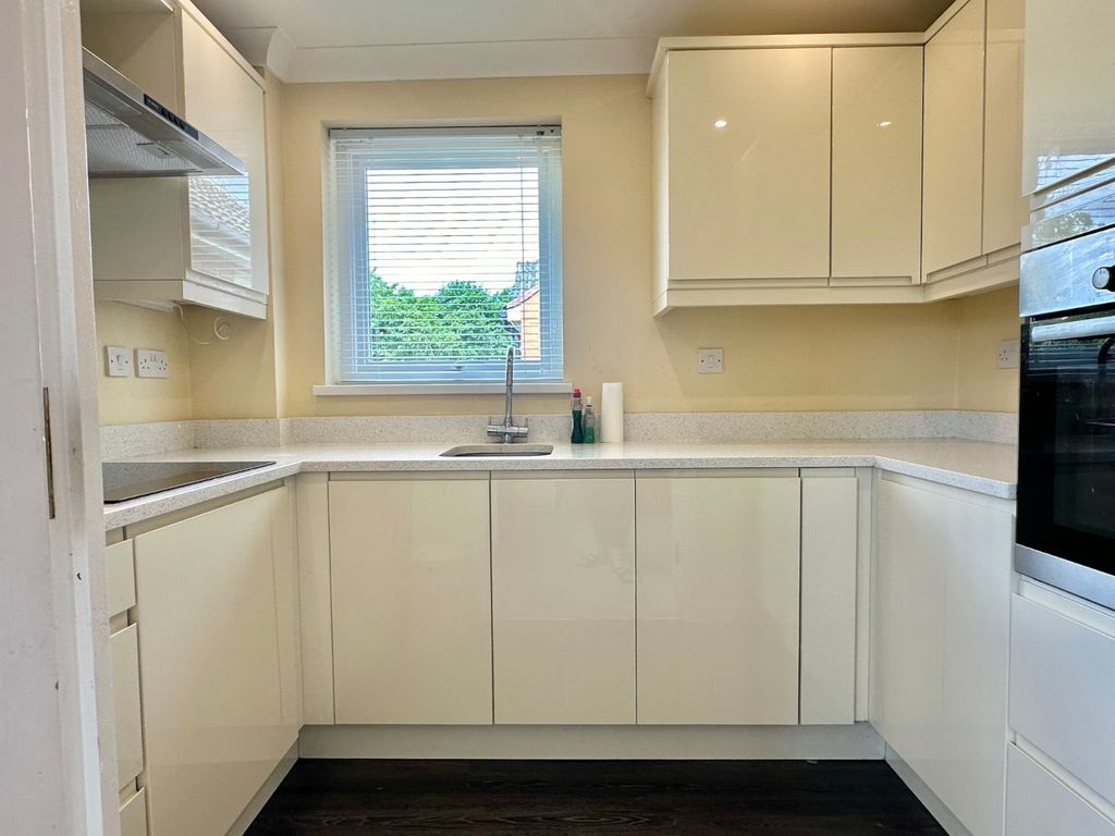 Property photo 2 of 12 Kitchen