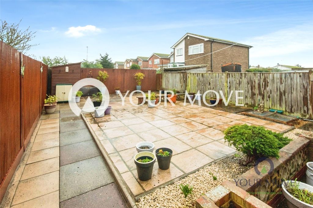 Property photo 2 of 11 Garden