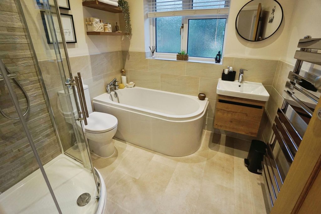 Property photo 3 of 16 Bathroom