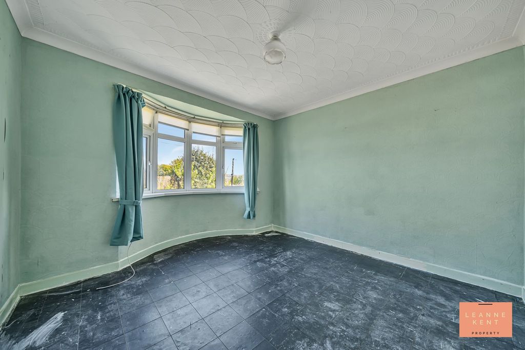 Property photo 3 of 34