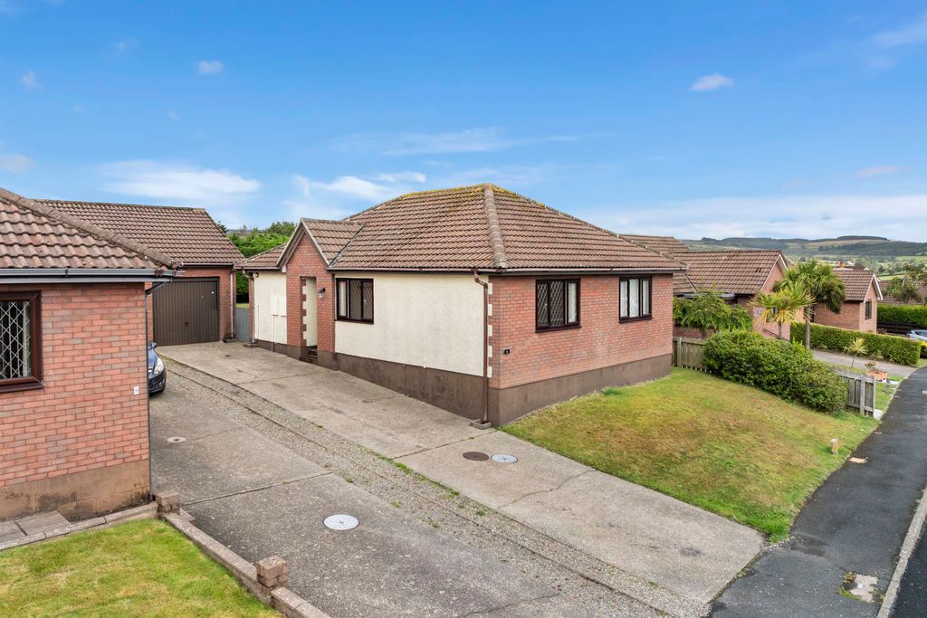 Property photo 1 of 20 6 Hawthorn Close
