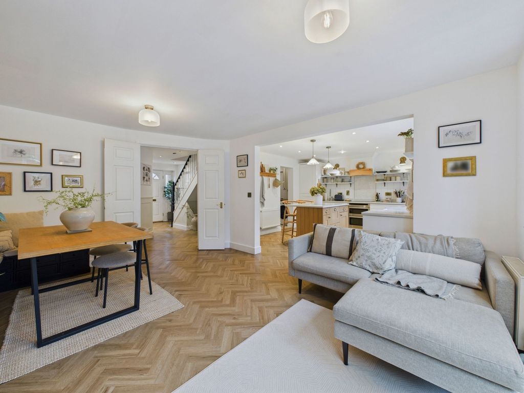 Property photo 1 of 28 Lounge