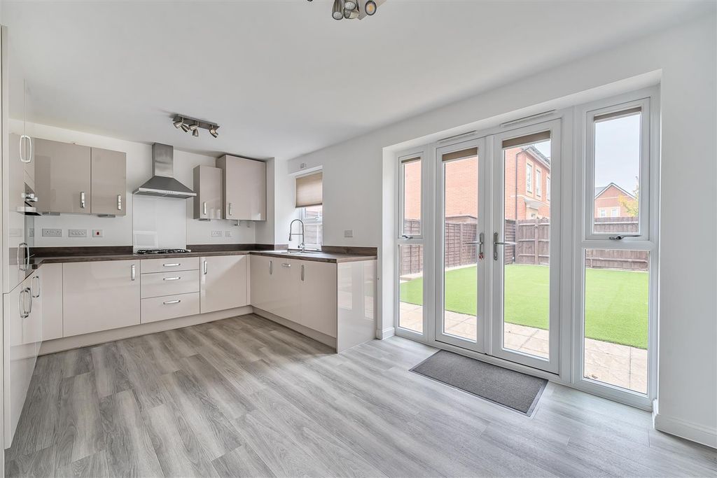 Property photo 3 of 18 1370038-16-68F286B09Ba0A.Jpg