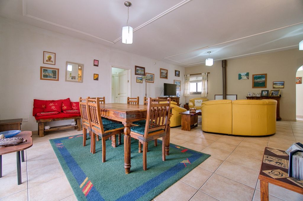 Property photo 1 of 37