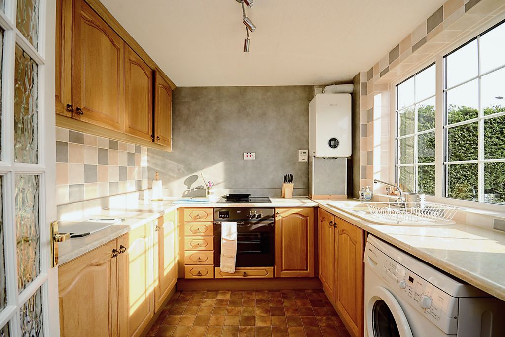 Property photo 2 of 14 Kitchen