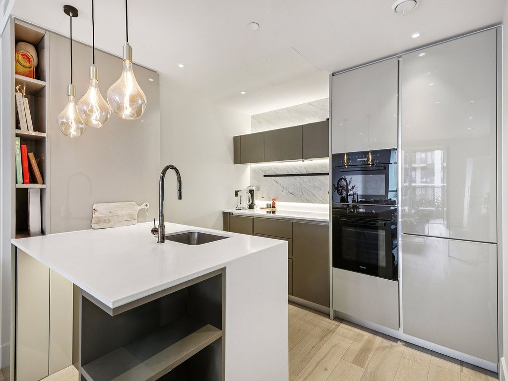 Property photo 3 of 15 Cassini Tower