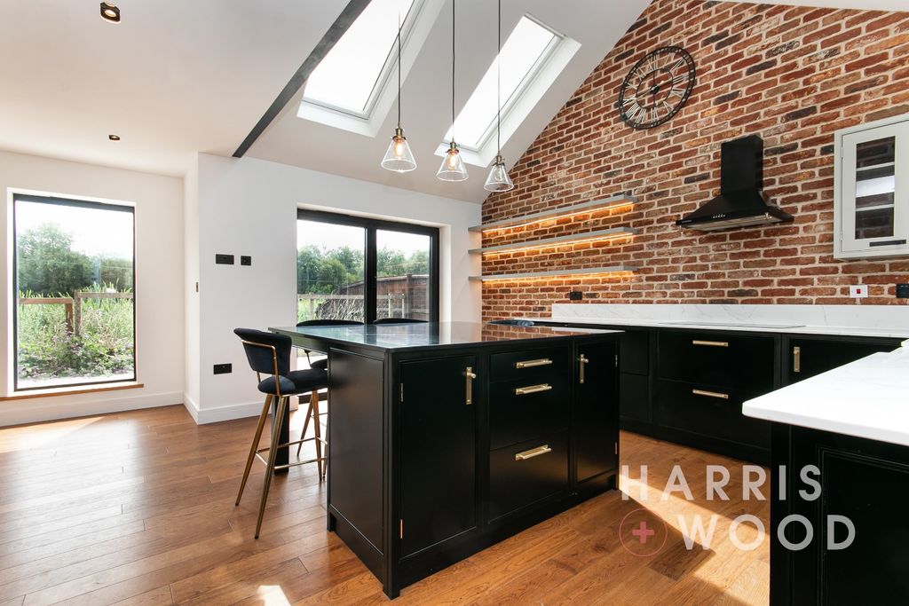Property photo 2 of 53 4327392