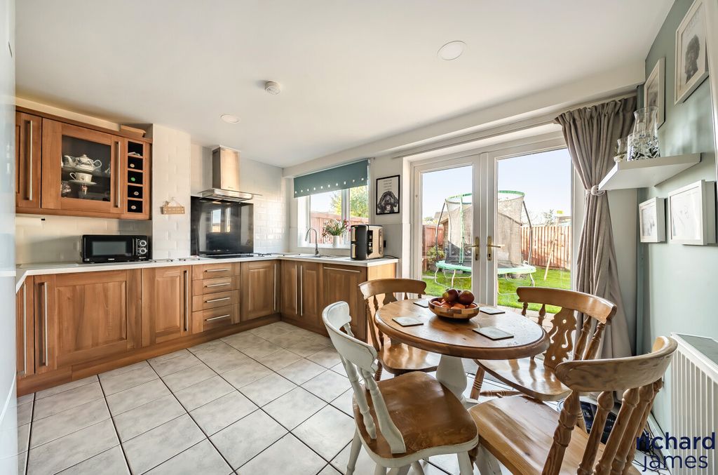 Property photo 2 of 12 Eaa88A4A5Ea64Ecf990Aa04B94Ab7E9d