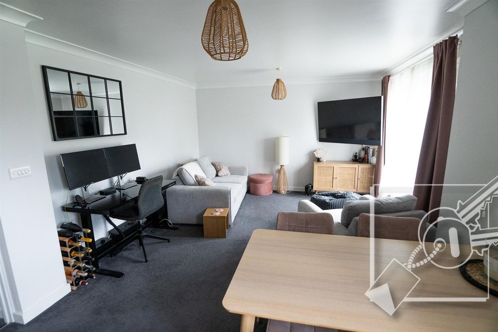 Property photo 1 of 20 Lounge/Diner