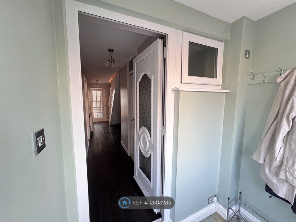 Property photo 2 of 23 Entrance Porch