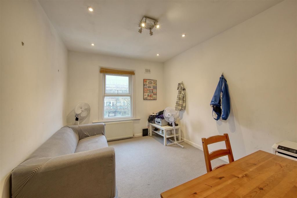 Property photo 1 of 6 Lansdowne Way Eden Harper
