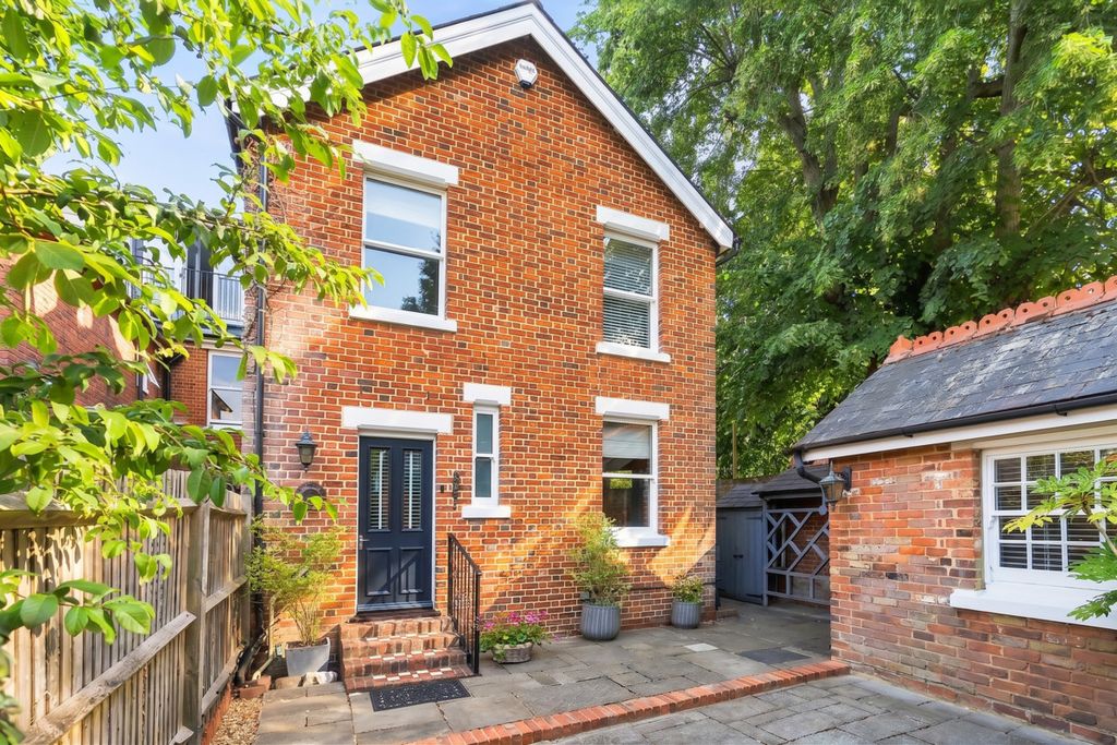 Property photo 2 of 31
