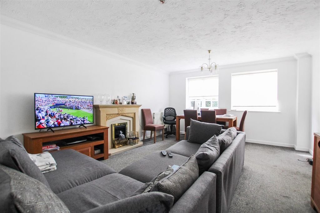 Property photo 2 of 6