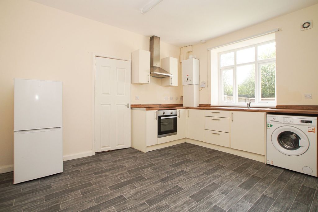 Property photo 2 of 17 Kitchen