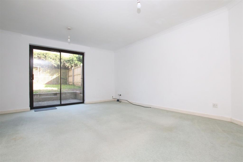 Property photo 3 of 9 Living Room.Jpg