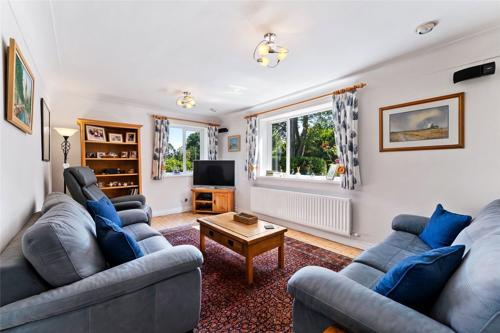 Property photo 3 of 28 Sitting Room