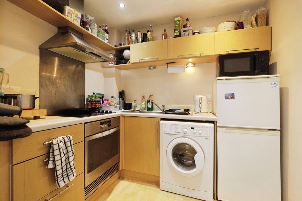 Property photo 3 of 9 Kitchen