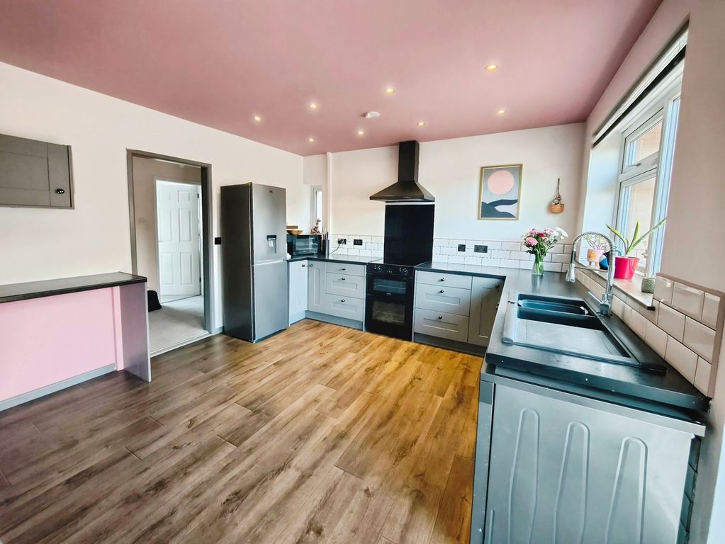 Property photo 3 of 14 Kitchen/Diner