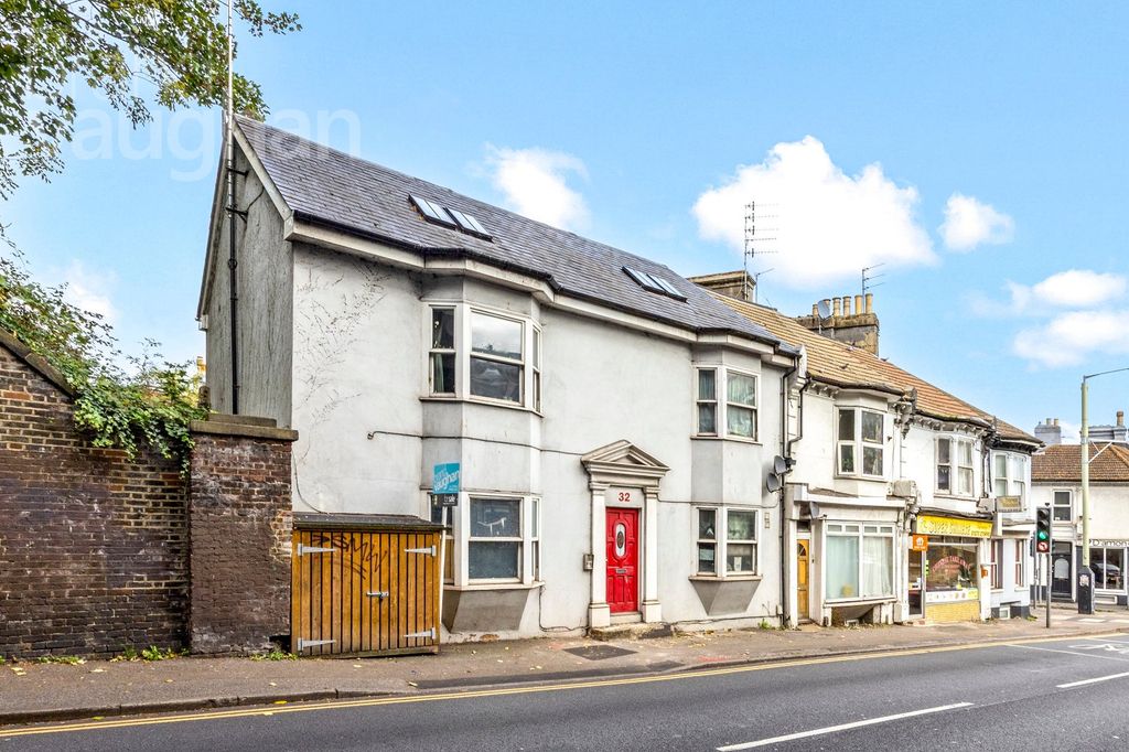 Property photo 1 of 19 Picture No. 05