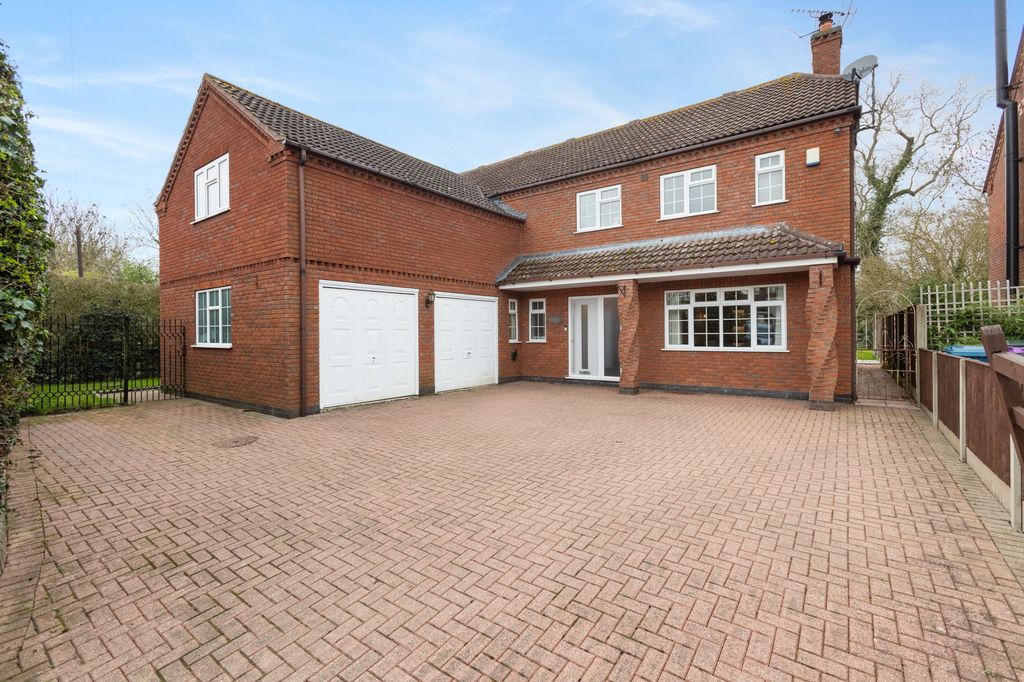 Property photo 2 of 32