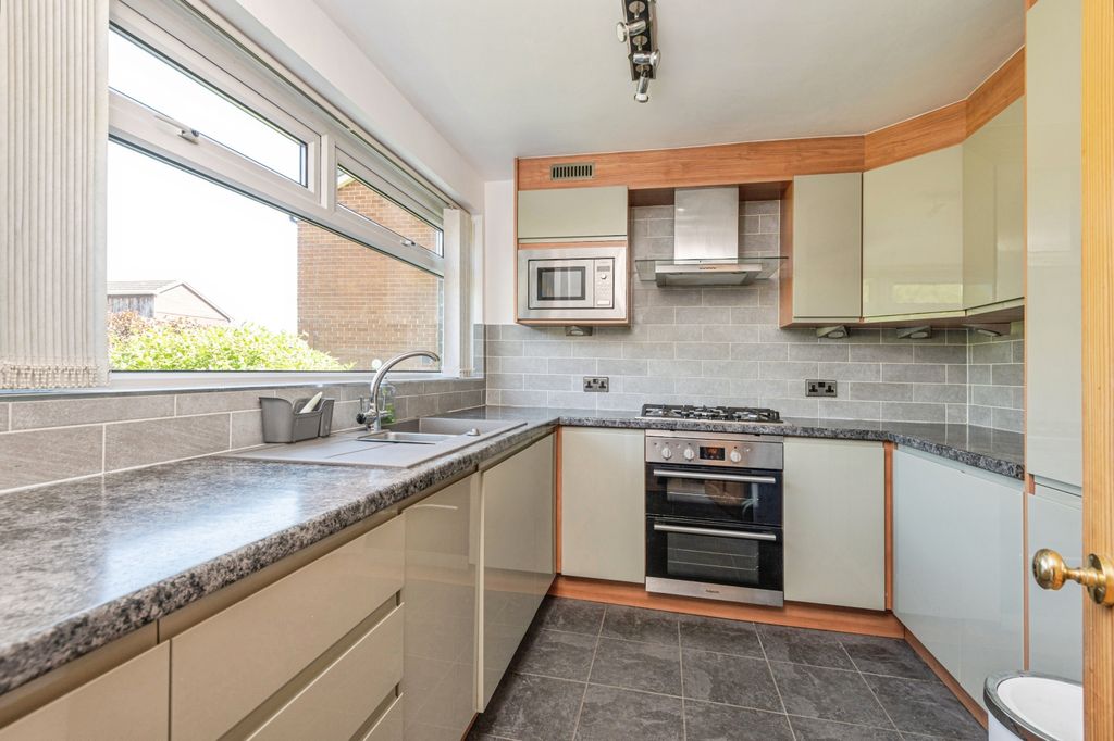 Property photo 3 of 17 Kitchen
