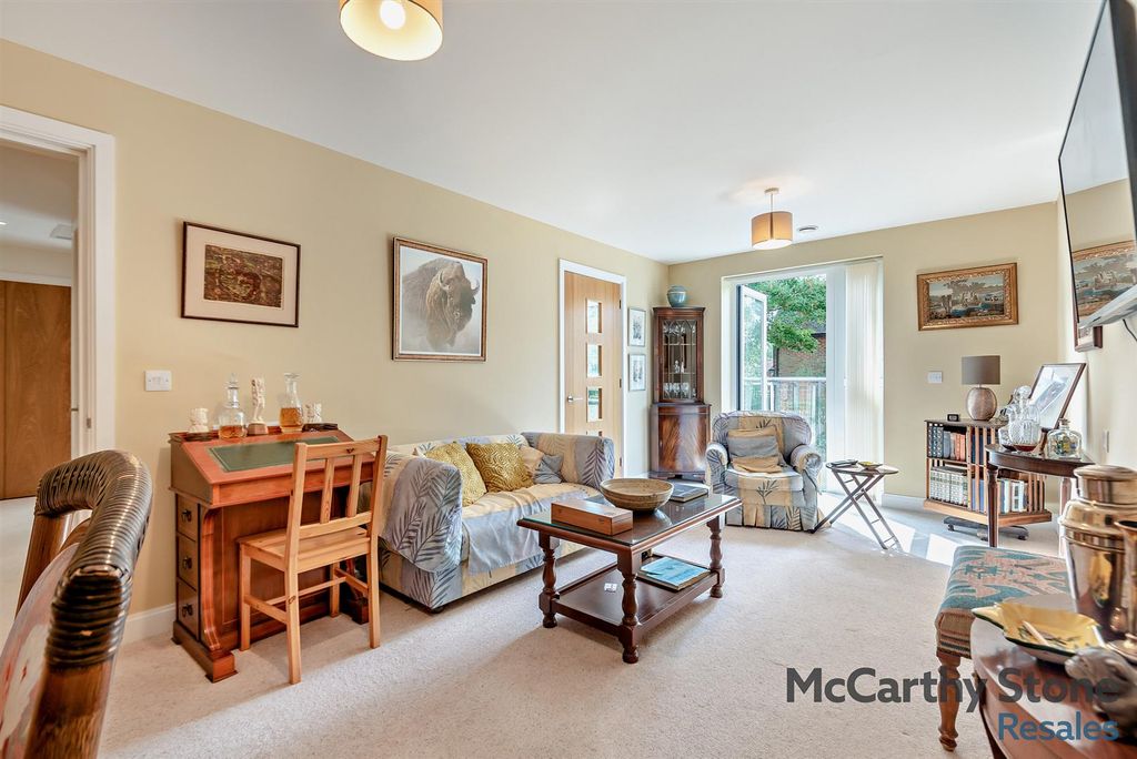 Property photo 2 of 12 8658182-Interior04-800.Jpg