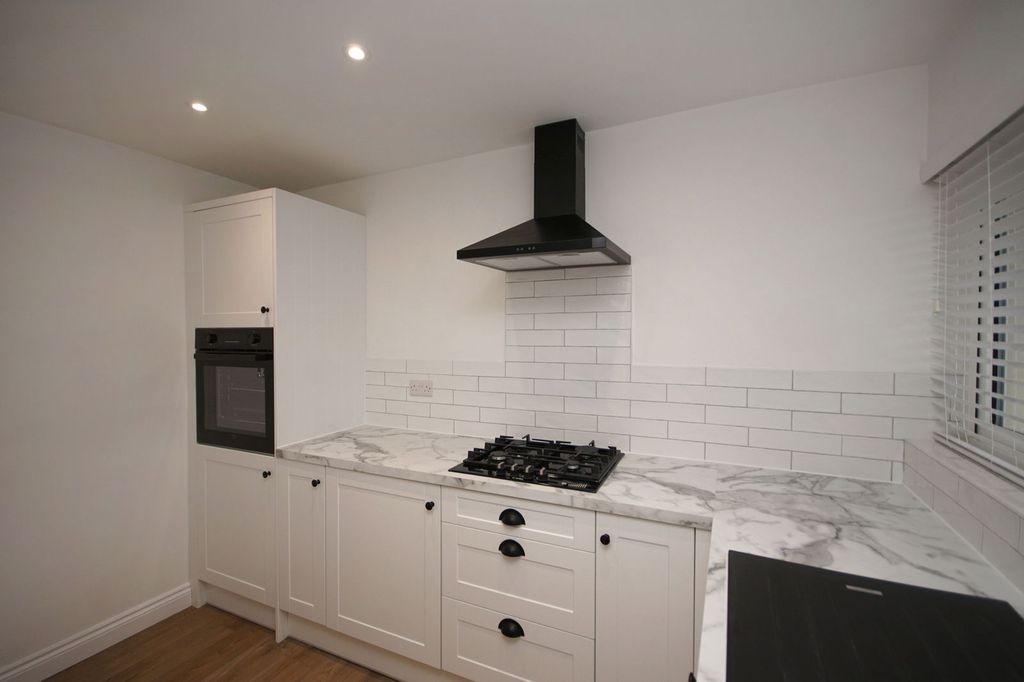 Property photo 3 of 25