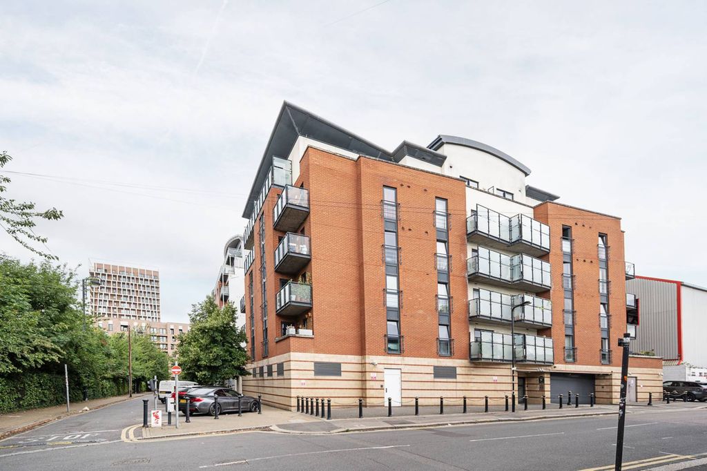 Property photo 2 of 17