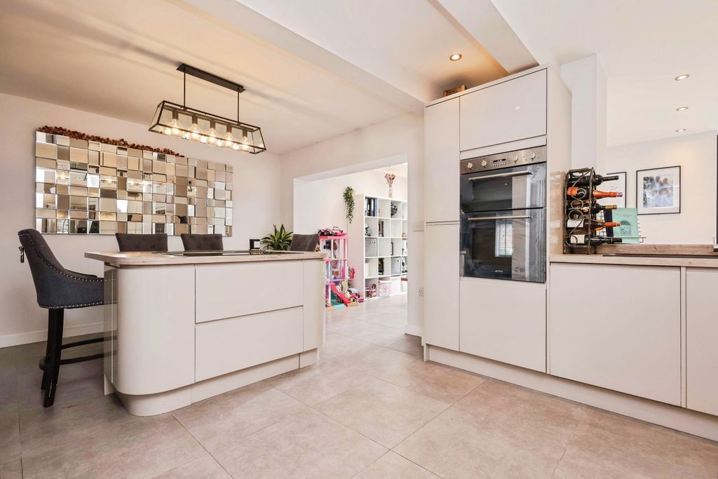 Property photo 3 of 23 Photo