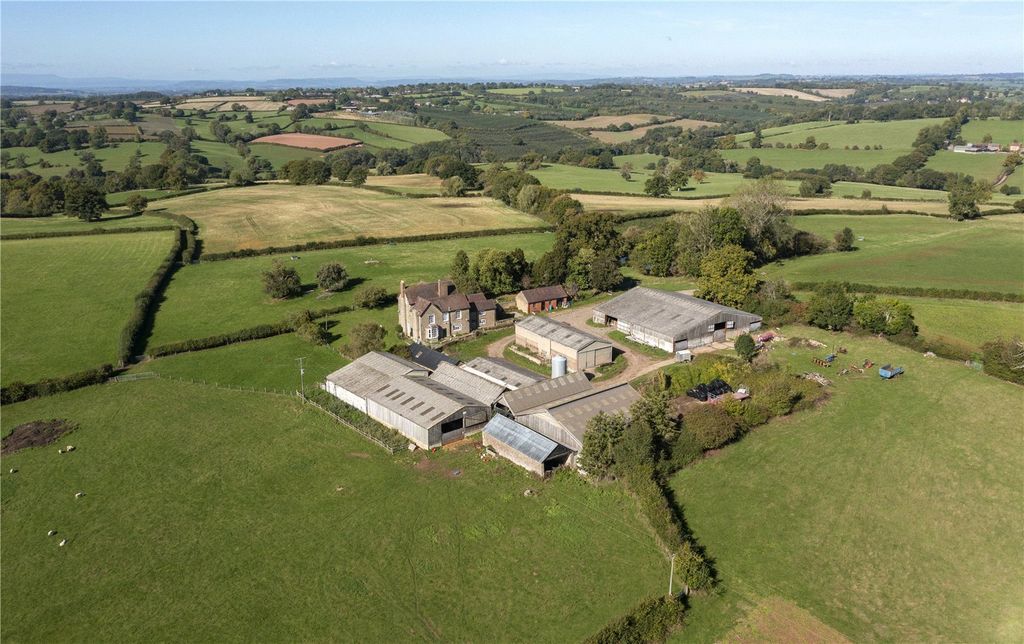 Property photo 1 of 16 Hill Farm