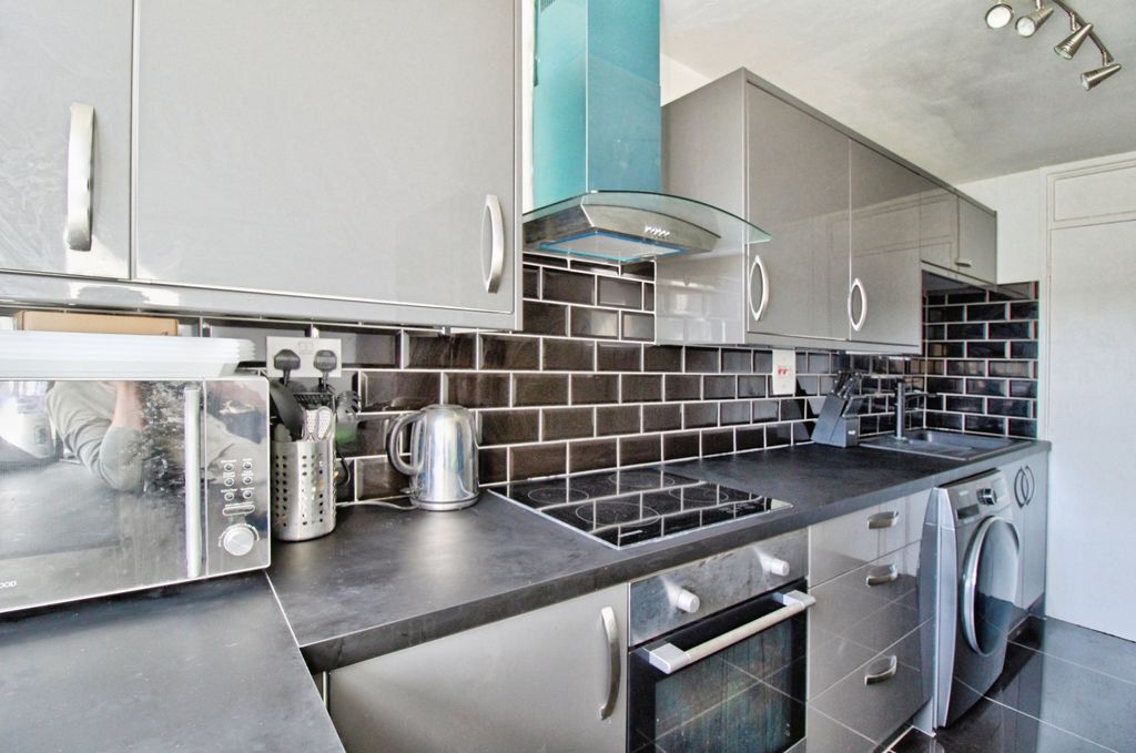 Property photo 3 of 10 11