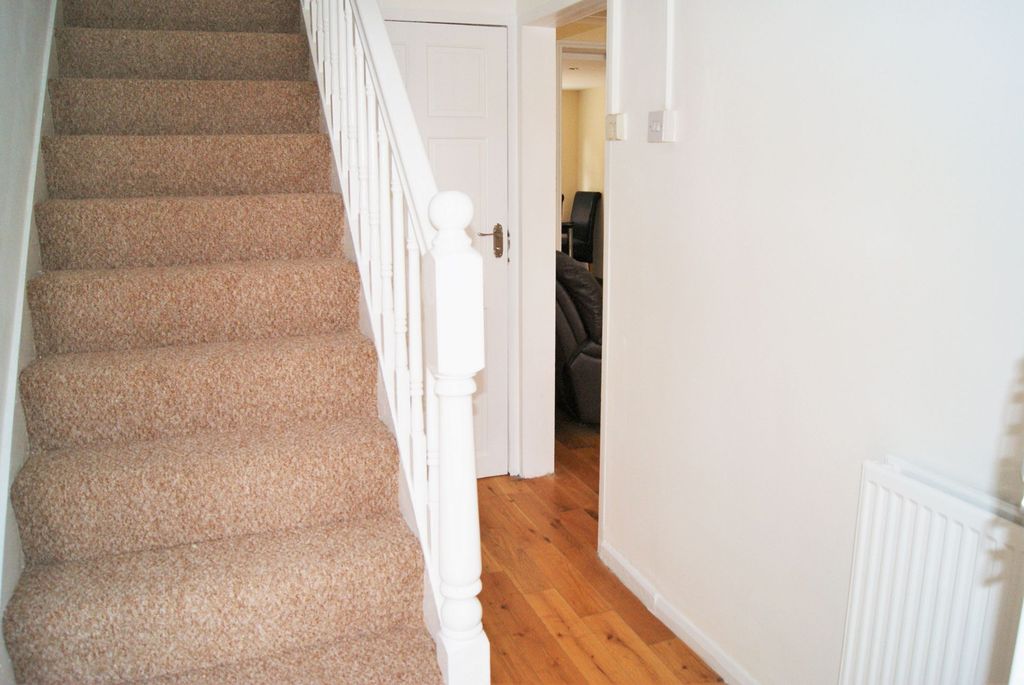 Property photo 3 of 13 Photo 4