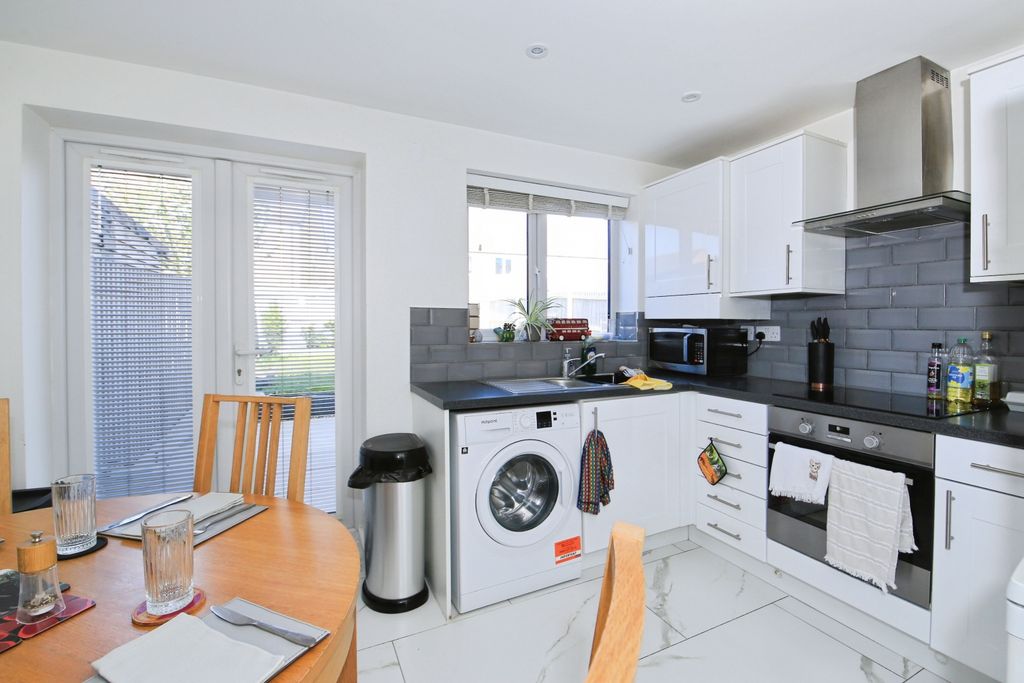 Property photo 3 of 18 Img_8972