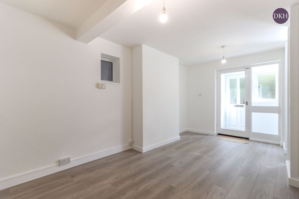 Property photo 3 of 11 Picture No. 17