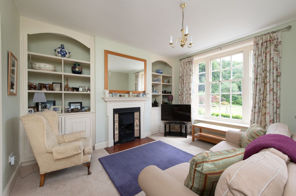 Property photo 3 of 21 Sitting Room