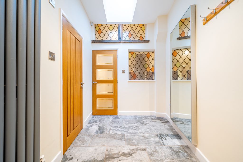 Property photo 2 of 23