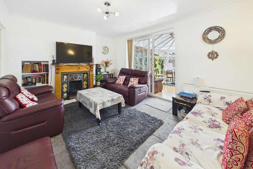 Property photo 2 of 18